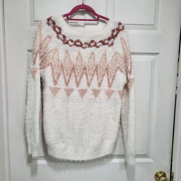 2/$30 Cozy Sweater with Argle Accents - Size Medium - Picture 2 of 6